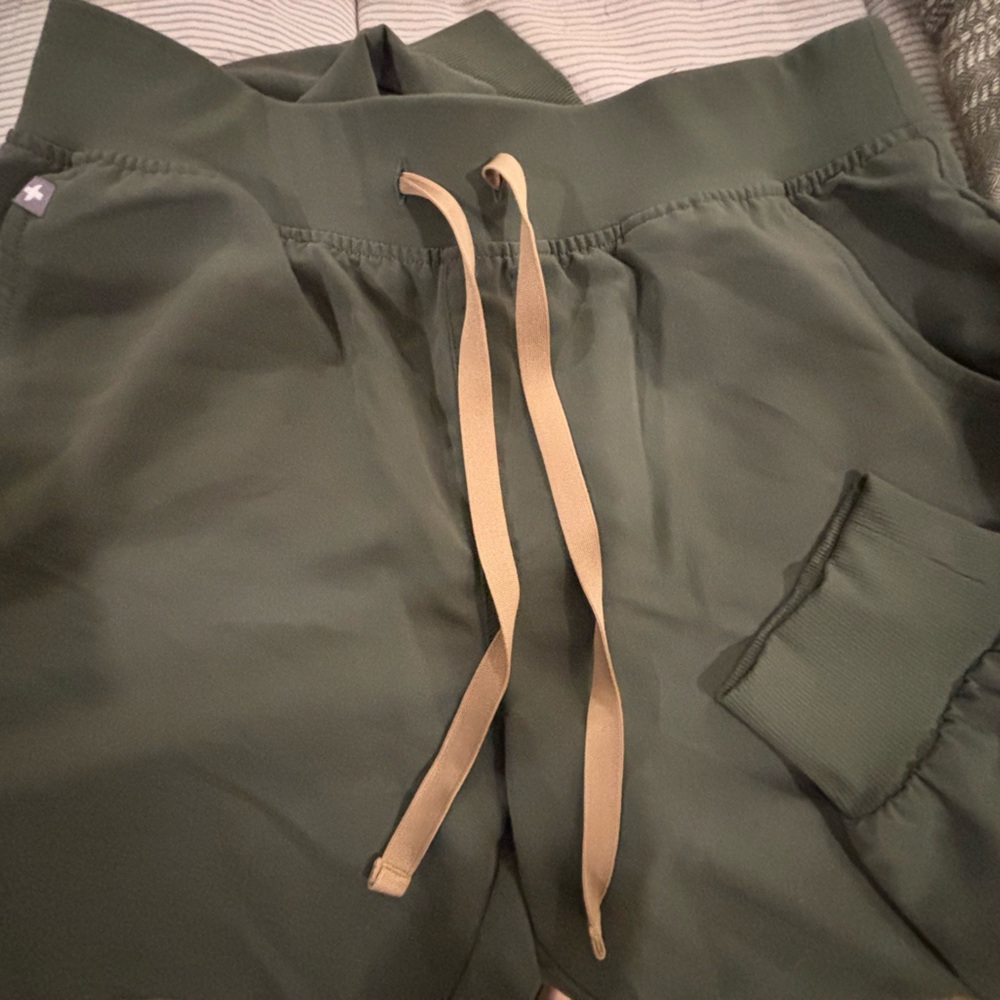 Figs Women's Moss Green Joggers